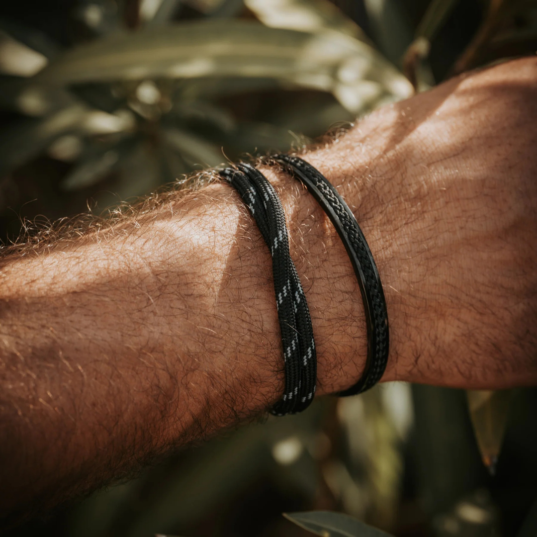 Schwarzes minimalistisches Seilarmband
