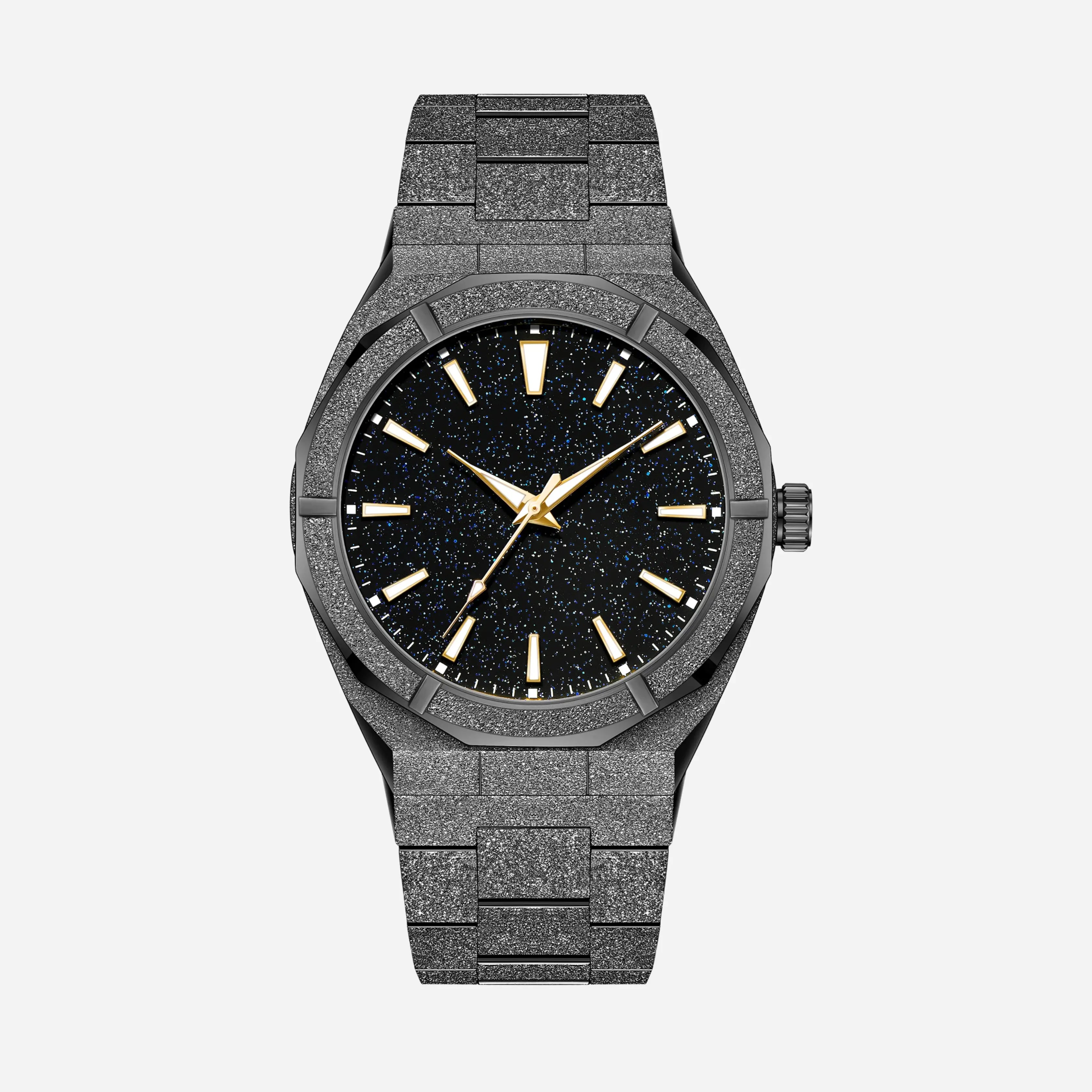 Zilveren stalen horloge met getextureerde glinsterende wijzerplaat