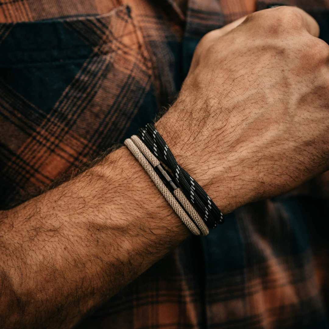 Schwarzes minimalistisches Seilarmband