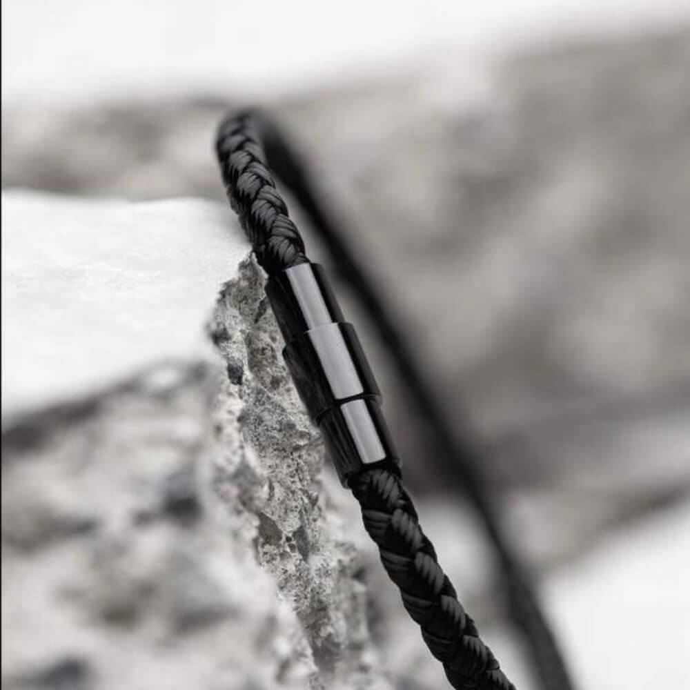 Schwarzes minimalistisches Seilarmband