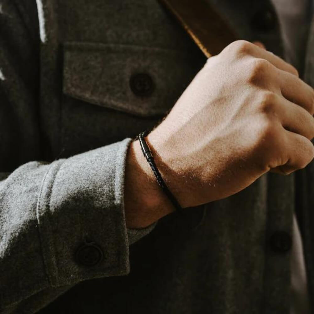 Schwarzes minimalistisches Seilarmband