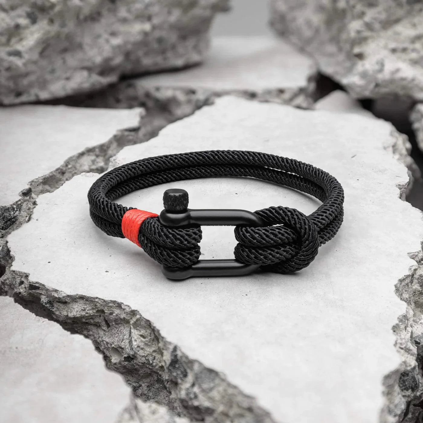 Schwarzes Seilarmband