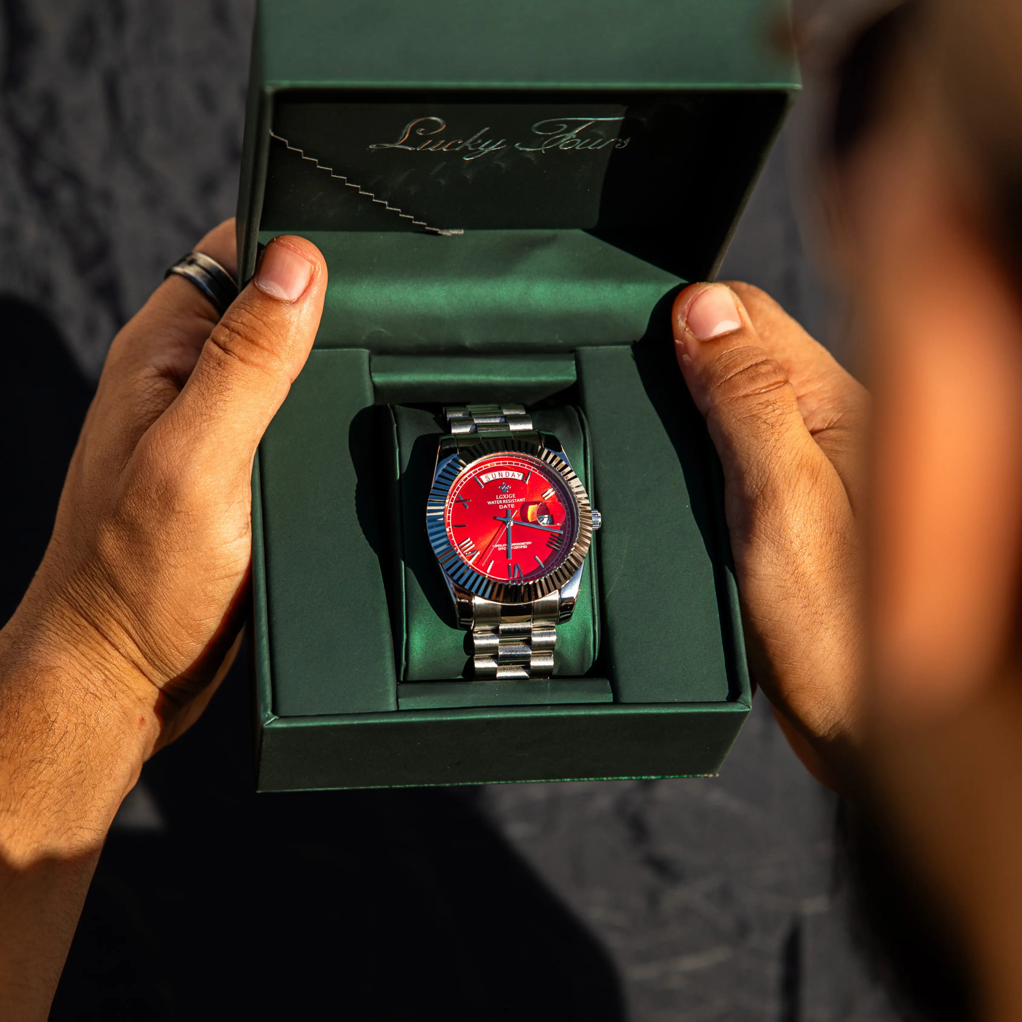Silberstahl Uhr Blaues Zifferblatt Römischer Ziffern Tag Datum