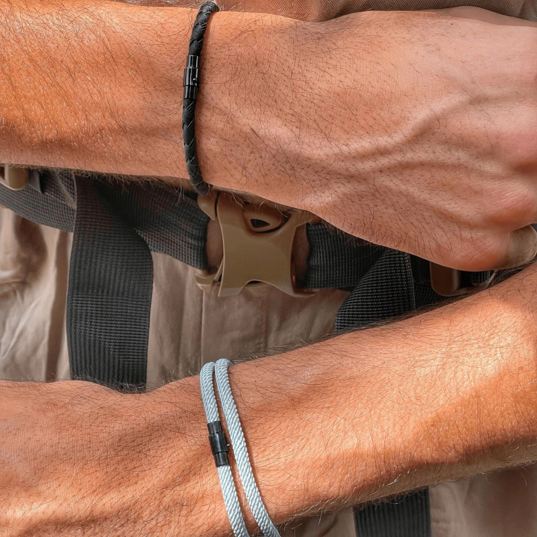 Graues minimalistisches Seilarmband