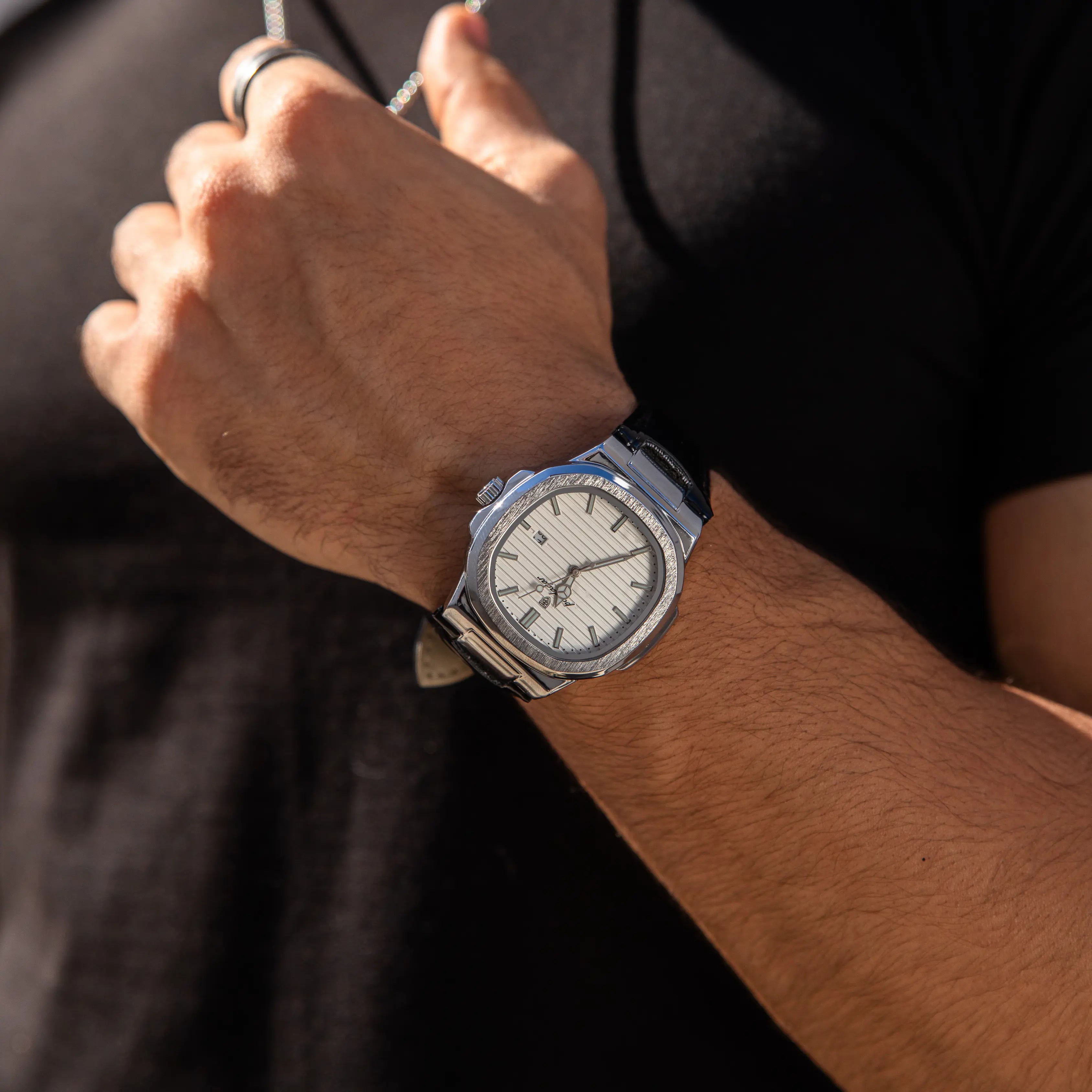 Silberstahl Uhr Dunkelblau strukturiertes Zifferblatt Blau Lederband