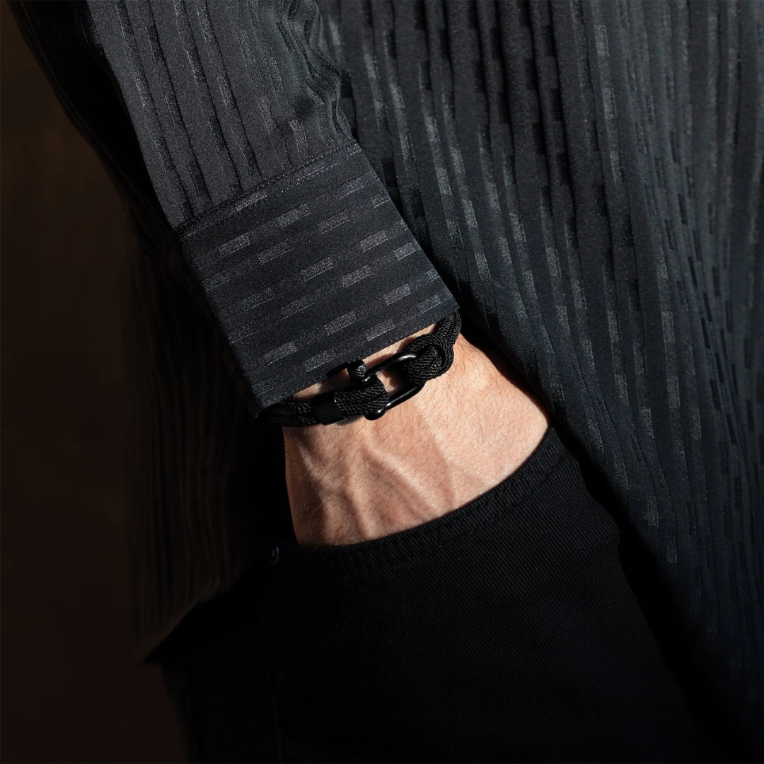 Schwarzes Seilarmband