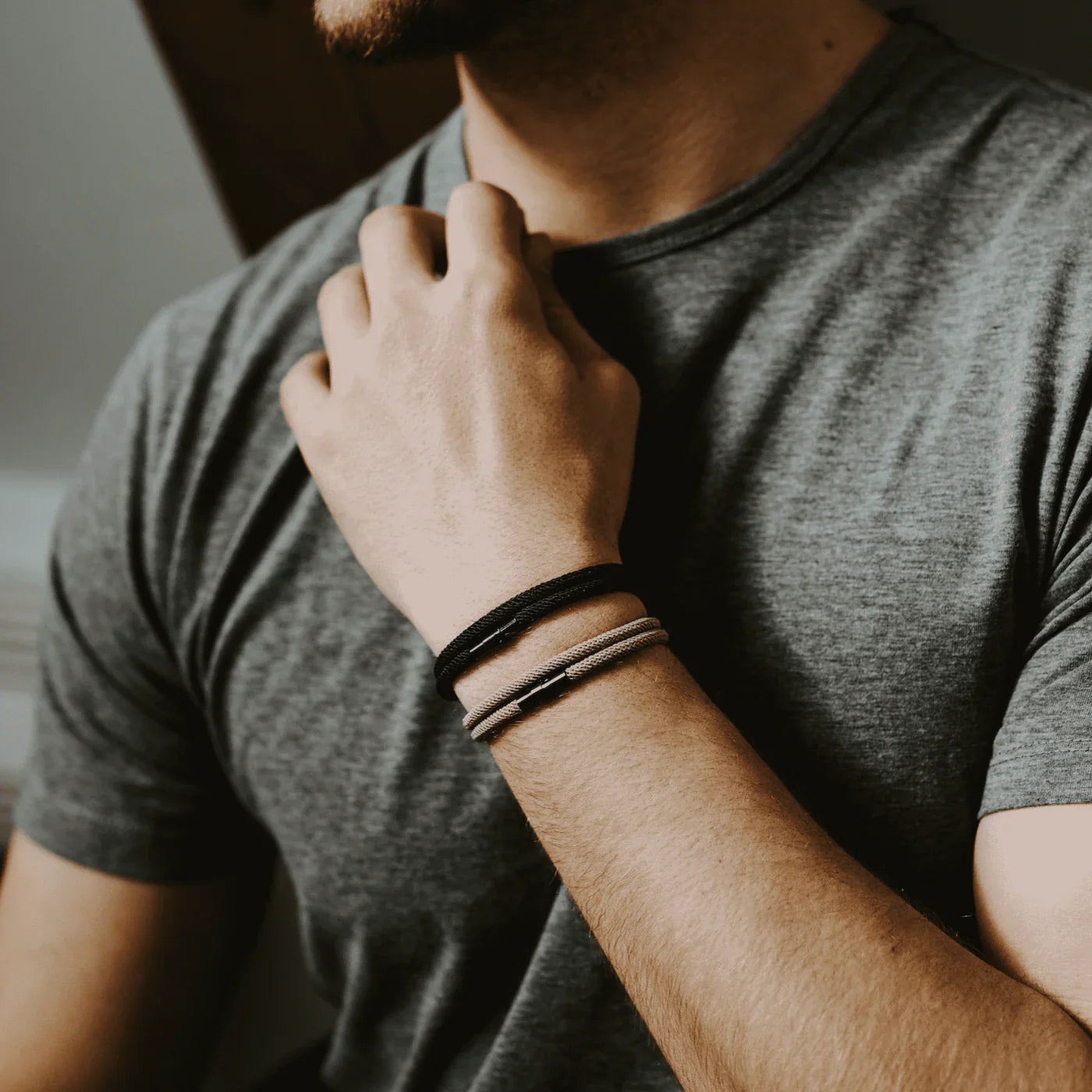 Schwarzes minimalistisches Seilarmband