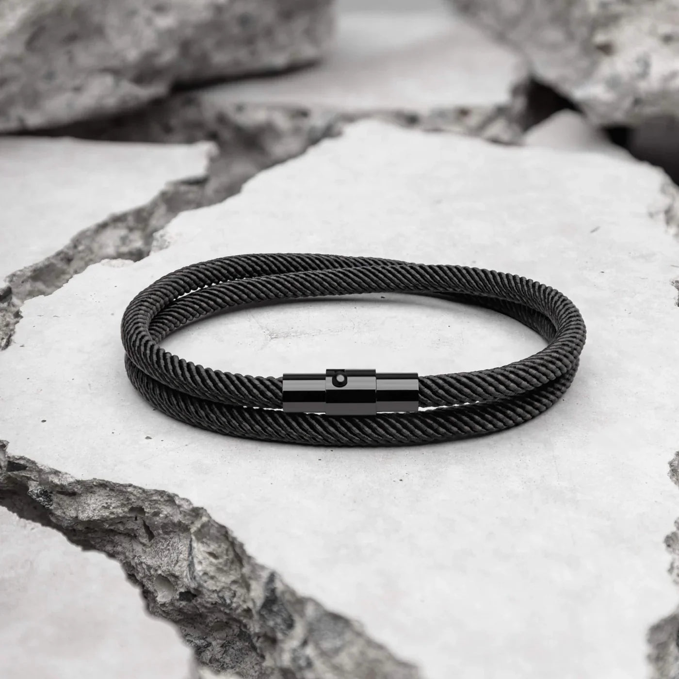 Schwarzes minimalistisches Seilarmband