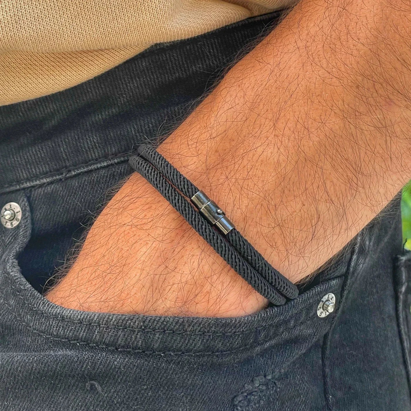 Schwarzes minimalistisches Seilarmband