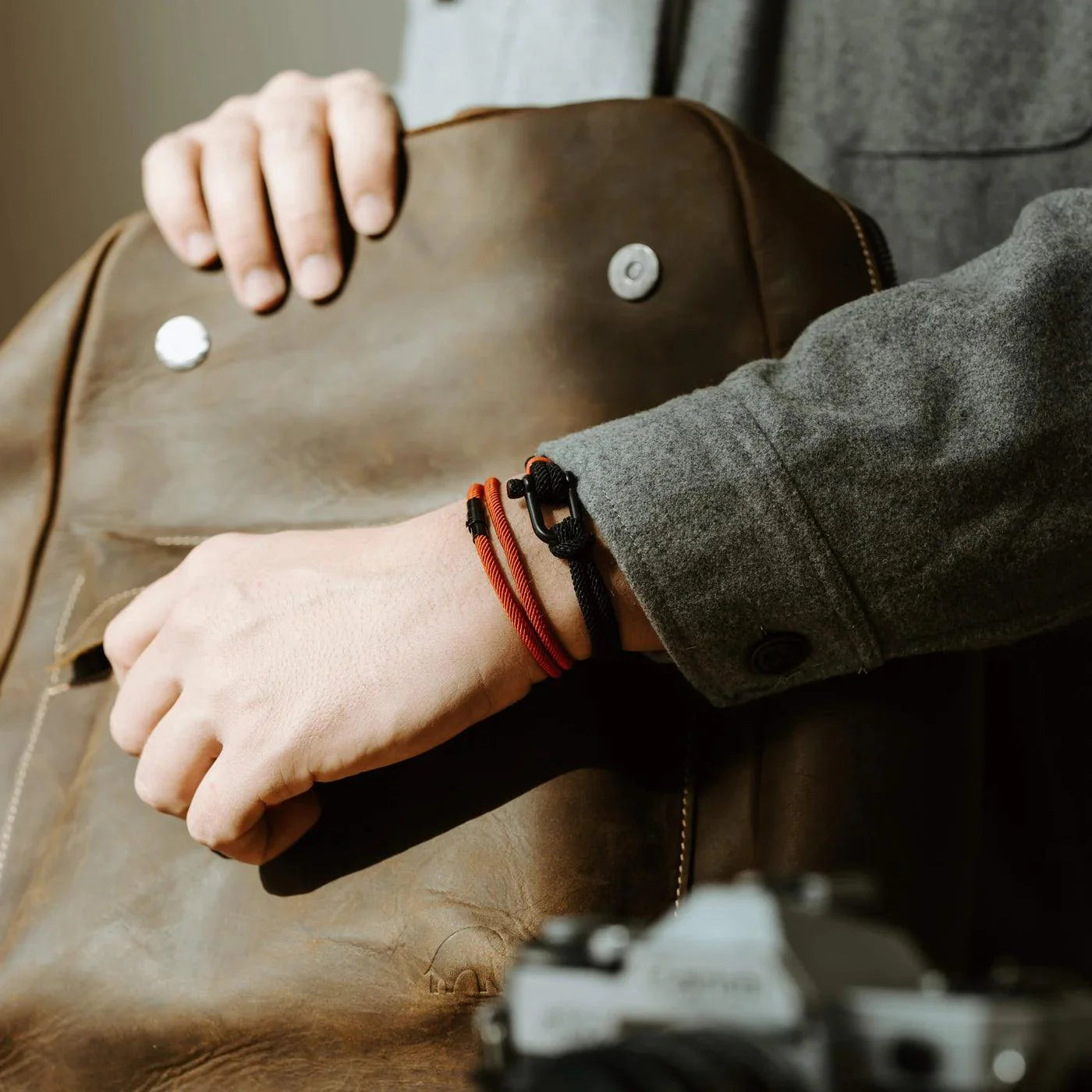 Schwarzes Seilarmband