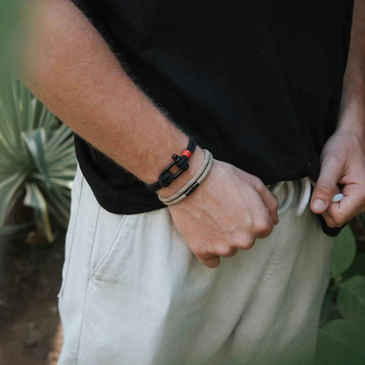 Schwarzes Seilarmband