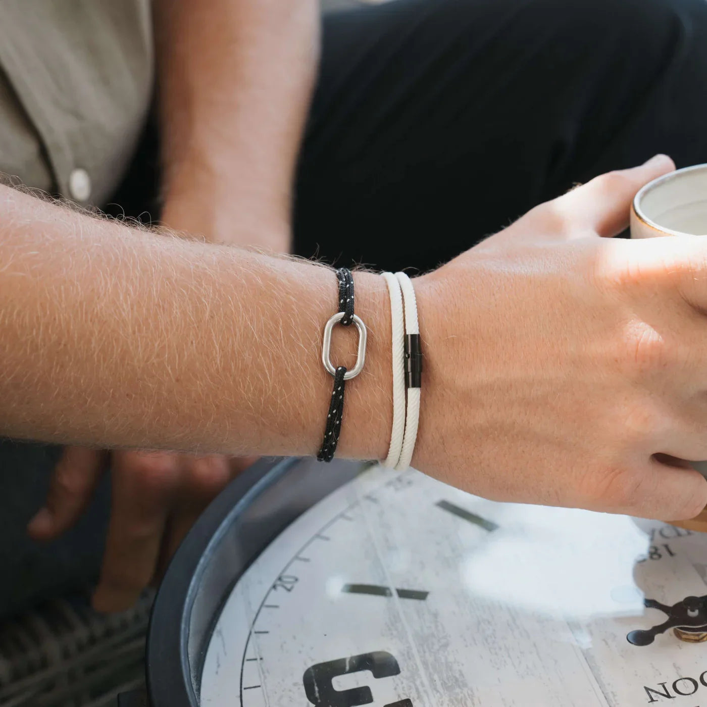 Weißes minimalistisches Seilarmband