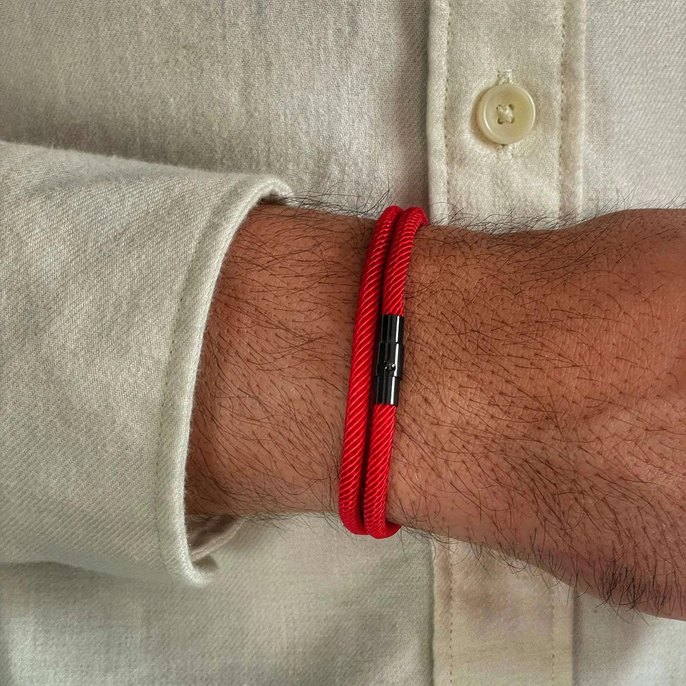 Rote minimalistische Seilarmband