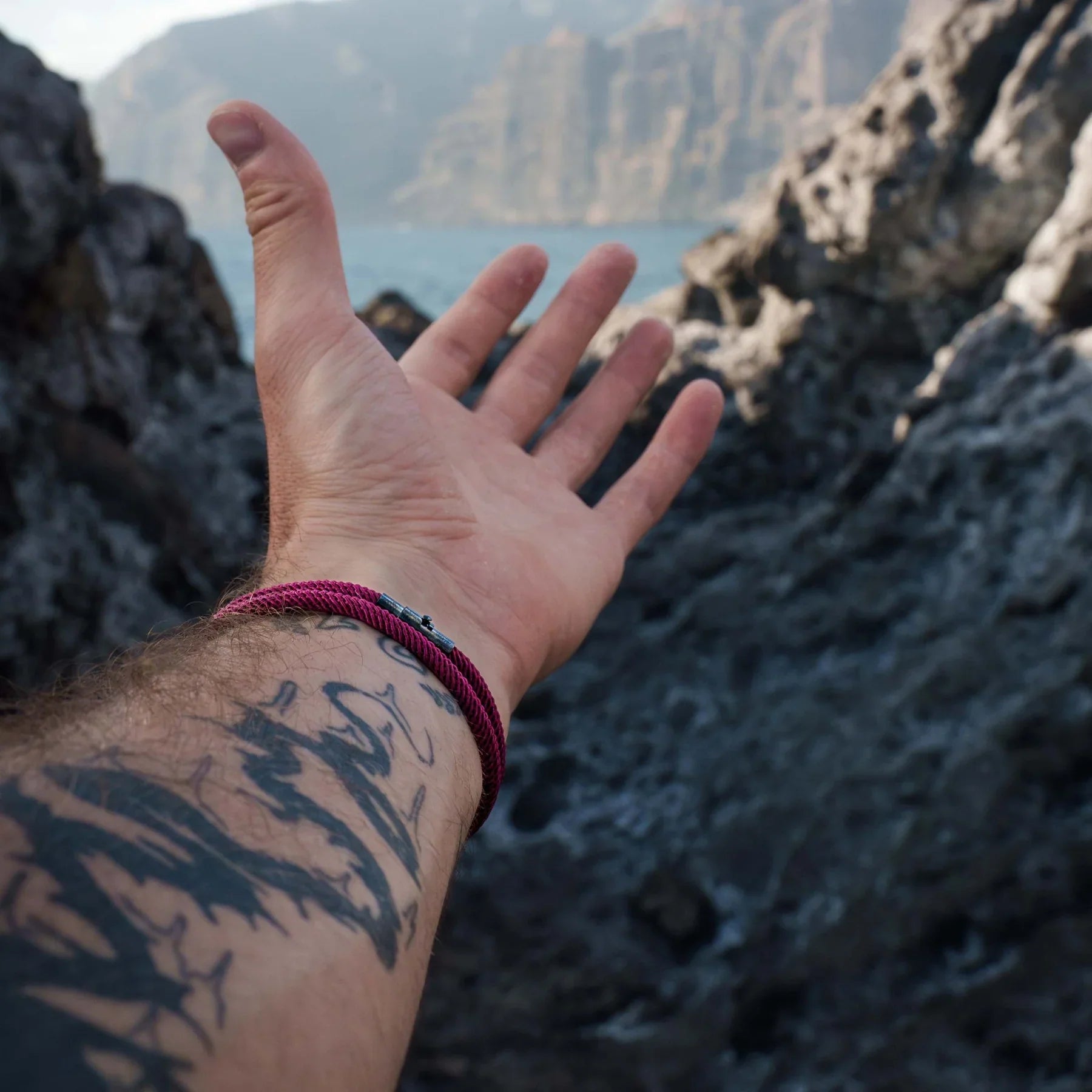 Wein minimalistisches Seilarmband