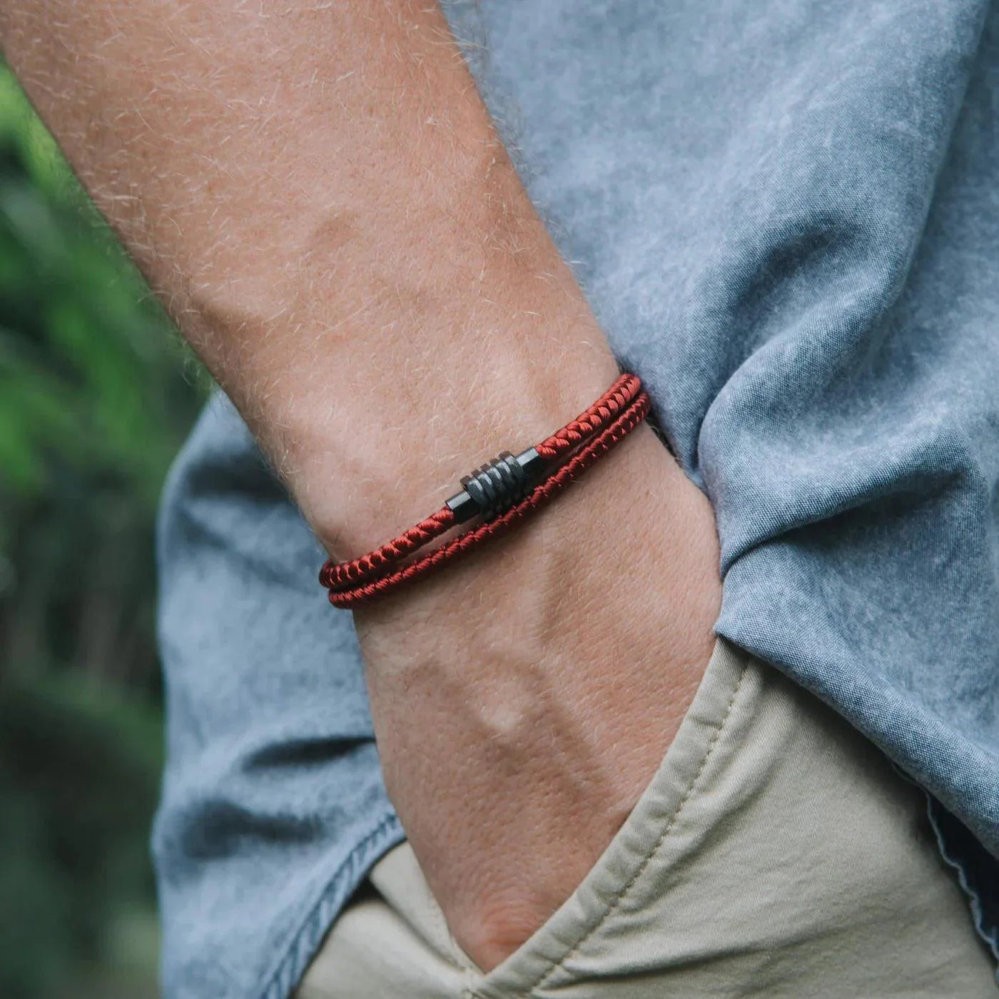 Rote minimalistische Seilarmband