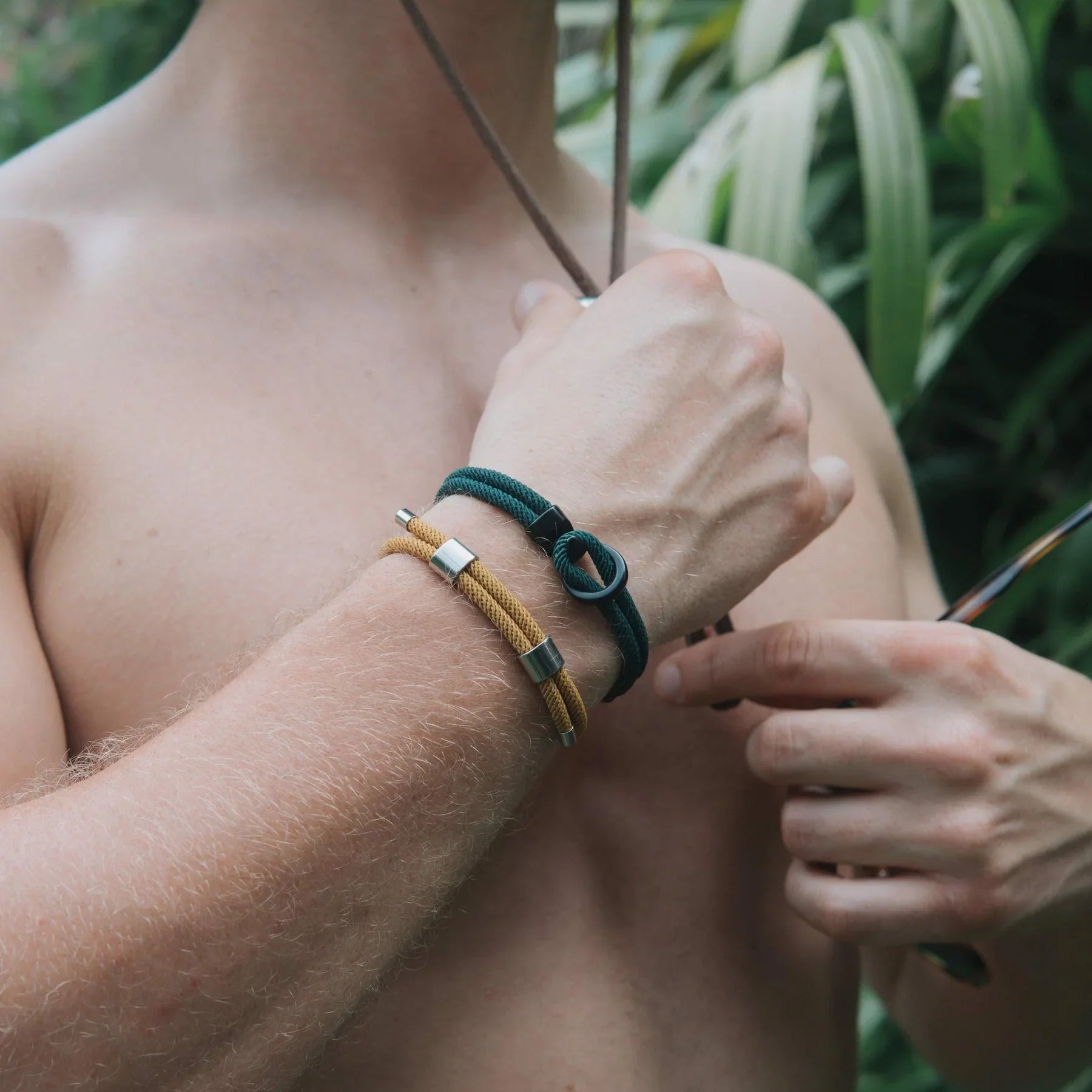 Dunkelgrünes Seilarmband mit schwarzem Nautischen Verschluss