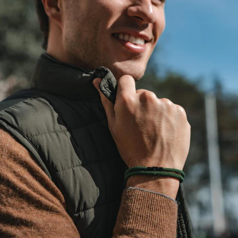 Grünes minimalistisches Seilarmband