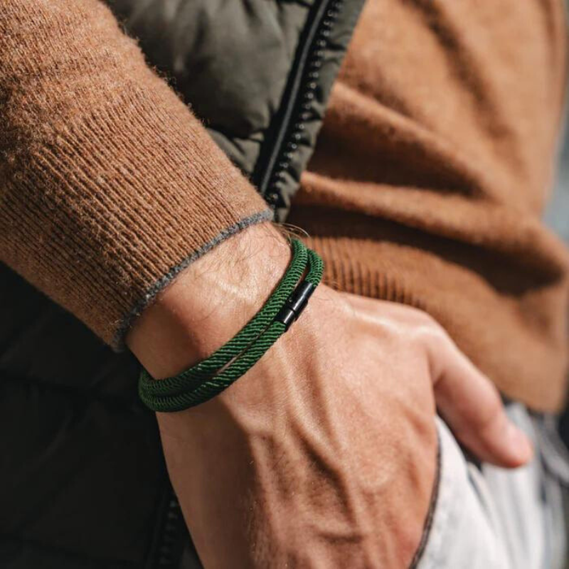 Grünes minimalistisches Seilarmband